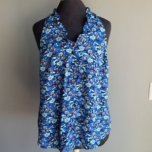 Cabi sleeveless ruffle shirt blouse size M blue floral